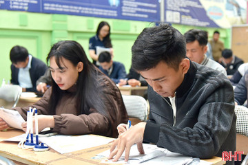 Vinfast Hà Tĩnh tuyển 3.000 lao động, sàn giao dịch nóng lên trước giờ G