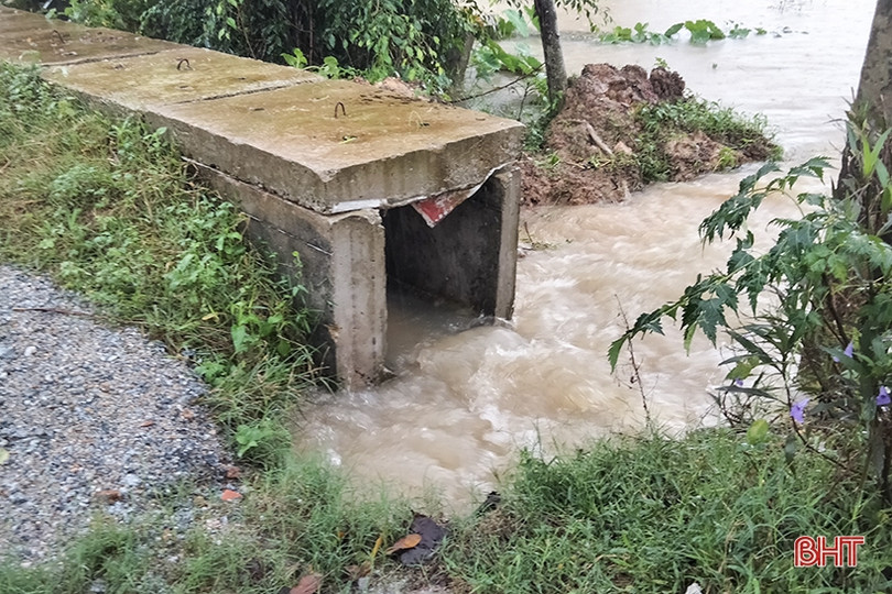 Mương thoát nước quá cao, một thôn ở Lộc Hà hễ mưa là ngập