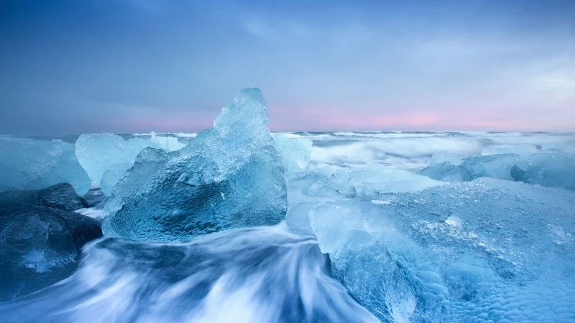 Khám phá bãi biển “kim cương” như hiện ra từ phim viễn tưởng