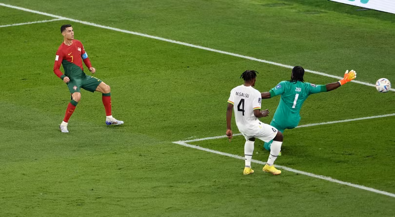 Ronaldo ghi bàn trong trận thắng 3-2 của Bồ Đào Nha