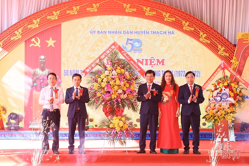 Long trọng kỷ niệm 50 năm thành lập Trường THPT Nguyễn Trung Thiên