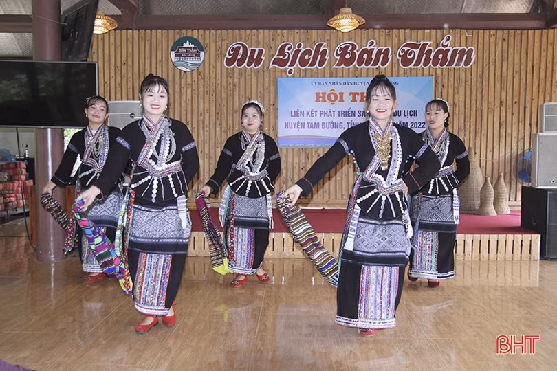 Hà Tĩnh tham quan, học hỏi mô hình du lịch cộng đồng ở các tỉnh Tây Bắc