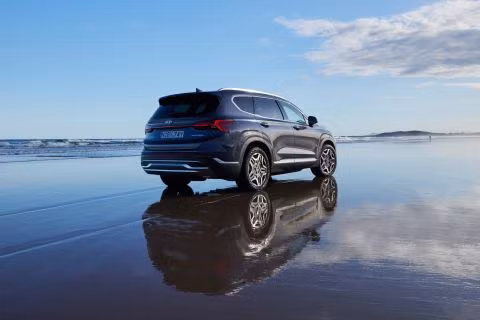 Hyundai Santa Fe Hybrid 2023 ra mắt, giá từ 42.479 USD