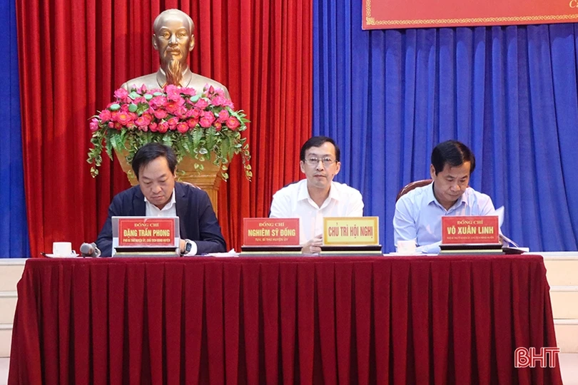 Thường trực Huyện ủy Can Lộc đối thoại với gần 200 bí thư chi bộ thôn, tổ dân phố