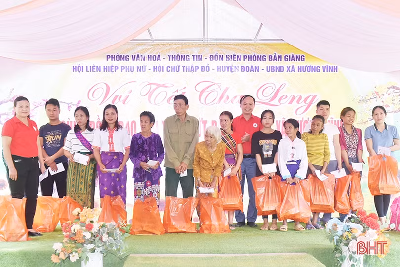 Bà con dân tộc Chứt vui Tết Cha Leng