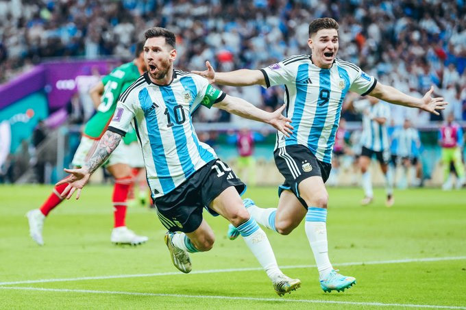 Messi nhảy tango, Argentina thắng trận đầu tiên tại World Cup