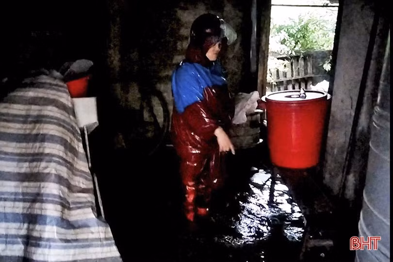 Mương thoát nước quá cao, một thôn ở Lộc Hà hễ mưa là ngập