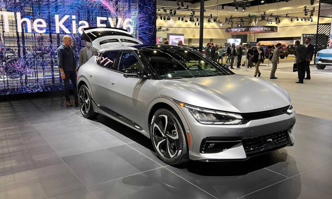 Xe điện mới ra mắt ở triển lãm Los Angeles