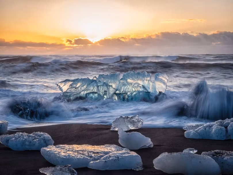 Khám phá bãi biển “kim cương” như hiện ra từ phim viễn tưởng