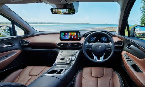 Hyundai Santa Fe Hybrid 2023 ra mắt, giá từ 42.479 USD