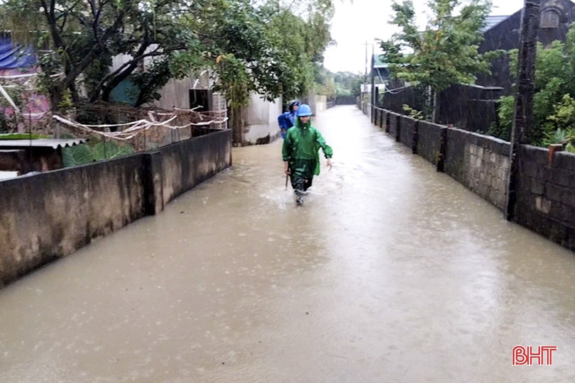 Mương thoát nước quá cao, một thôn ở Lộc Hà hễ mưa là ngập