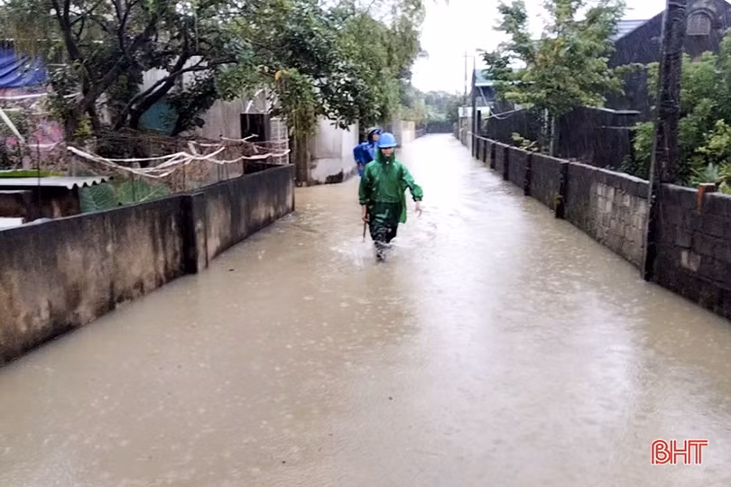 Mương thoát nước quá cao, một thôn ở Lộc Hà hễ mưa là ngập