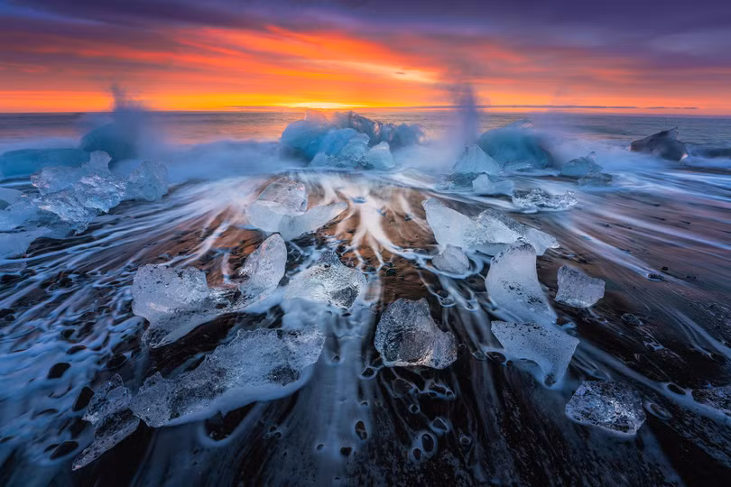 Khám phá bãi biển “kim cương” như hiện ra từ phim viễn tưởng