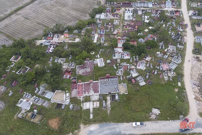 “Vô tư” bao chiếm đất nông nghiệp “để dành” xây huyệt mộ ở TP Hà Tĩnh