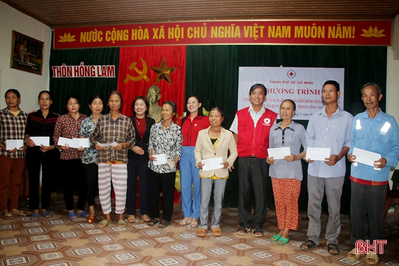 Hội Chữ thập đỏ TP Hồ Chí Minh hỗ trợ 350 triệu đồng cho người dân Hà Tĩnh