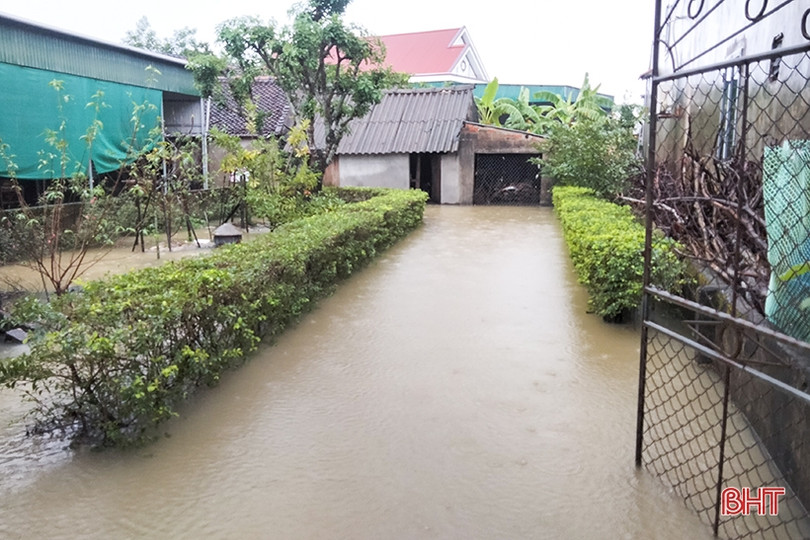 Mương thoát nước quá cao, một thôn ở Lộc Hà hễ mưa là ngập