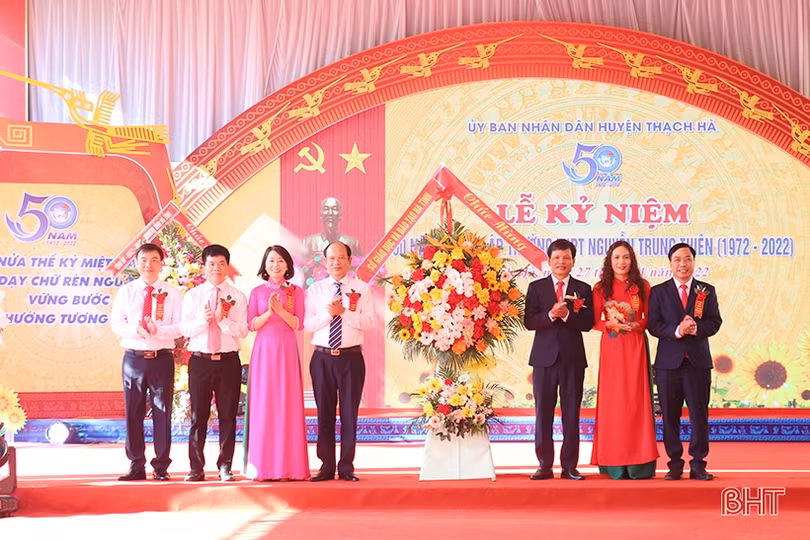 Long trọng kỷ niệm 50 năm thành lập Trường THPT Nguyễn Trung Thiên