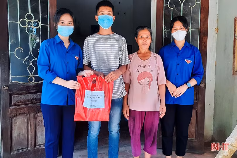 Học sinh Hà Tĩnh sẻ chia yêu thương từ các CLB thiện nguyện