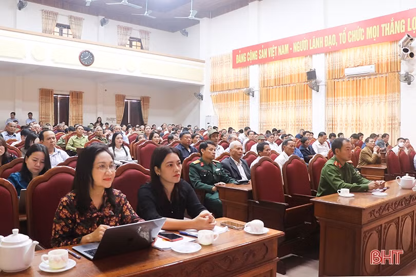 Thường trực Huyện ủy Can Lộc đối thoại với gần 200 bí thư chi bộ thôn, tổ dân phố