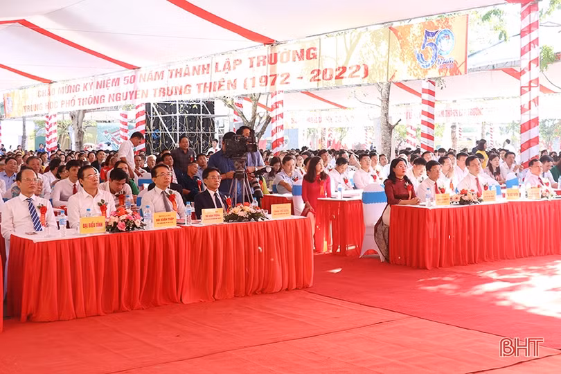 Long trọng kỷ niệm 50 năm thành lập Trường THPT Nguyễn Trung Thiên