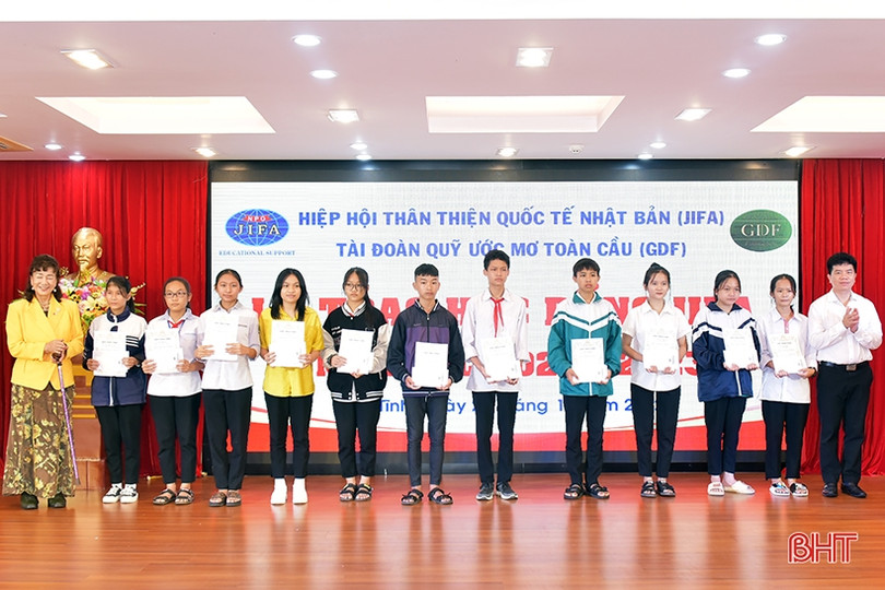 Trao 97 suất học bổng JIFA cho học sinh hoàn cảnh khó khăn ở Hà Tĩnh