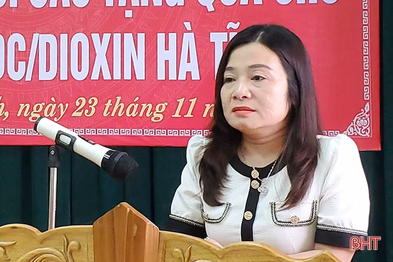 Tạp chí Tòa án nhân dân trao 50 suất quà cho nạn nhân da cam Hà Tĩnh