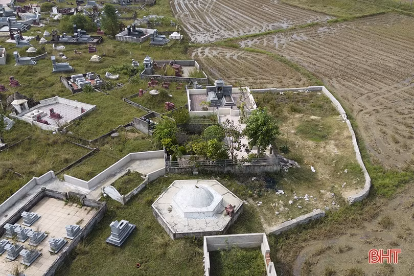 “Vô tư” bao chiếm đất nông nghiệp “để dành” xây huyệt mộ ở TP Hà Tĩnh