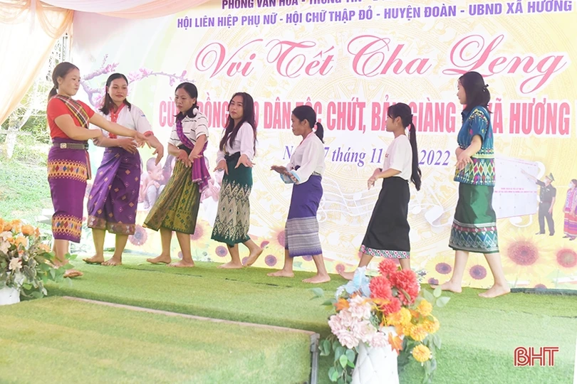 Bà con dân tộc Chứt vui Tết Cha Leng