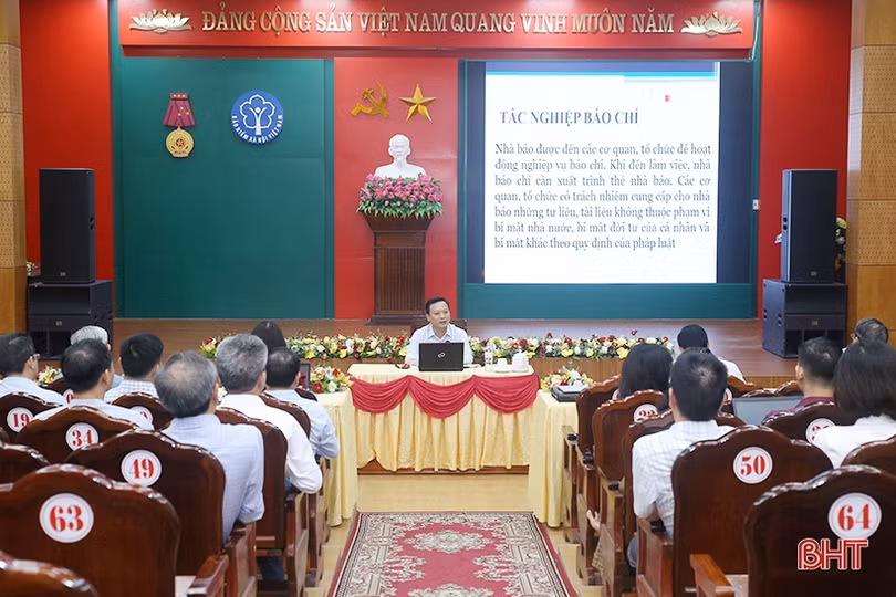 Nâng cao kỹ năng phát ngôn và cung cấp thông tin báo chí cho cán bộ BHXH Hà Tĩnh