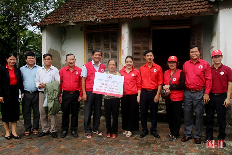 Hội Chữ thập đỏ TP Hồ Chí Minh hỗ trợ 350 triệu đồng cho người dân Hà Tĩnh
