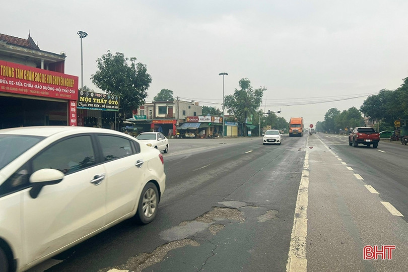 Đèn tín hiệu giao thông Ngã Ba Giang dừng hoạt động, nguy cơ tai nạn cao