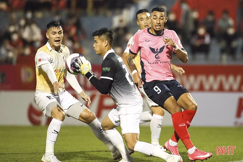 Hồng Lĩnh Hà Tĩnh thanh lý hàng loạt cầu thủ chuẩn bị cho mùa giải V.League 2023
