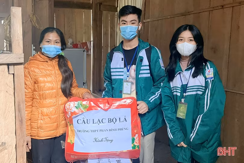 Học sinh Hà Tĩnh sẻ chia yêu thương từ các CLB thiện nguyện