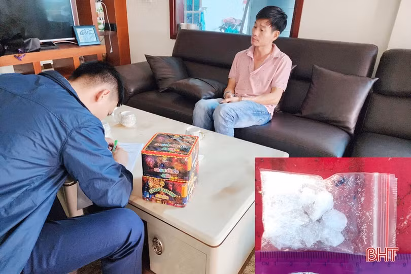 Công an Thạch Hà bắt quả tang đối tượng tàng trữ trái phép chất ma túy và pháo