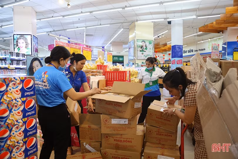 Ngành bán lẻ Hà Tĩnh đón “sóng” mua sắm dịp cuối năm