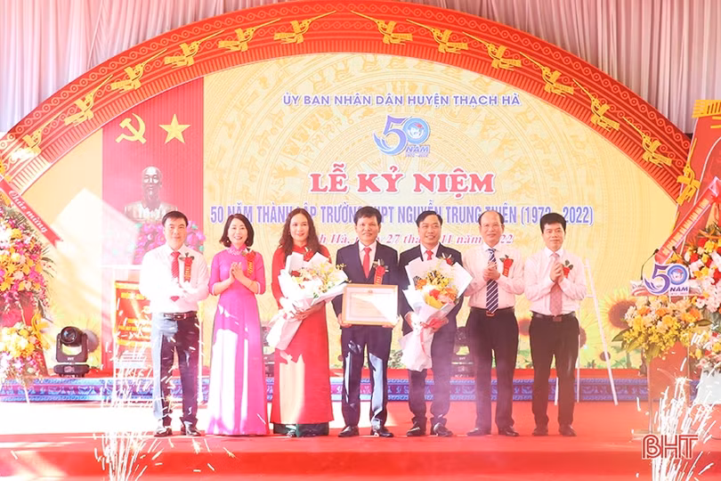 Long trọng kỷ niệm 50 năm thành lập Trường THPT Nguyễn Trung Thiên