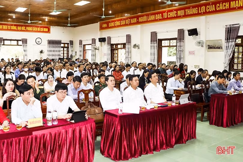 Cử tri các địa phương kiến nghị những vấn đề liên quan đến phát triển sản xuất, xây dựng hạ tầng