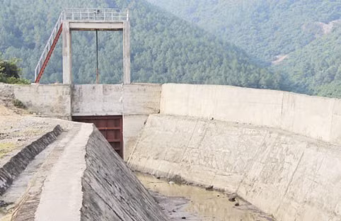 Thêm hơn 3,8 tỷ đồng xây tràn xả lũ, đập Đá Bạc (Đậu Liêu - TX Hồng Lĩnh) vẫn không phát huy tác dụng. Thêm hơn 3,8 tỷ đồng xây tràn xả lũ, đập Đá Bạc (Đậu Liêu - TX Hồng Lĩnh) vẫn không phát huy tác dụng.
