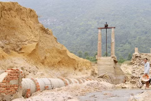Công trình hồ Xanh Nước (Cương Gián -Nghi Xuân) được "chữa mù thành què" Công trình hồ Xanh Nước (Cương Gián -Nghi Xuân) được "chữa mù thành què"