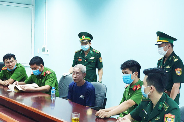 Tiếp nhận đối tượng truy nã từ CHDCND Lào