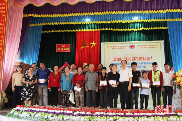 Bàn giao nhà tình nghĩa cho đối tượng chính sách Hà Tĩnh