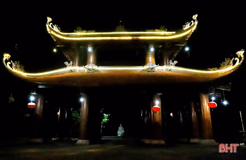 Chiêm ngưỡng cổng Tam quan có một không hai ở Hà Tĩnh