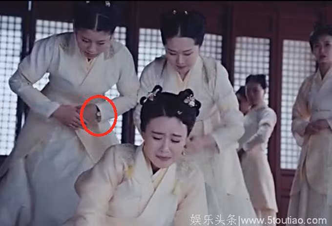 Loạt “sạn” ngớ ngẩn trong phim cổ trang Hoa ngữ