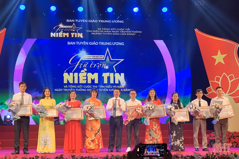 Hà Tĩnh được khen thưởng tại cuộc thi tìm hiểu 90 năm ngày truyền thống ngành Tuyên giáo