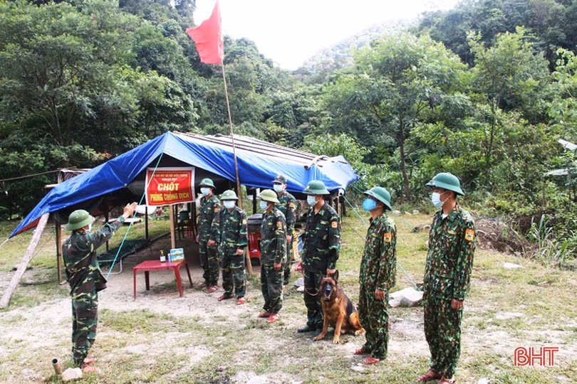 Bộ đội Biên phòng Hà Tĩnh chốt chặn đường mòn, lối mở, “chống dịch như chống giặc”