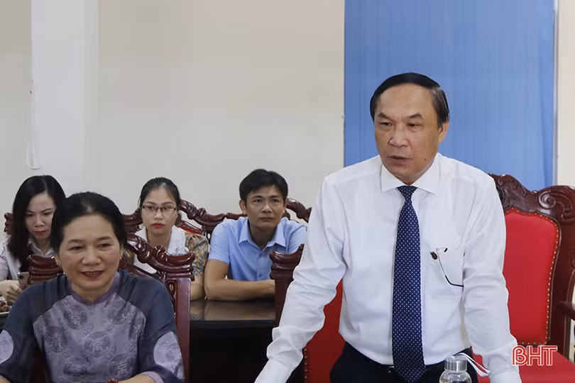 Lãnh đạo Hà Tĩnh chúc mừng 90 năm ngày truyền thống ngành Tuyên giáo 