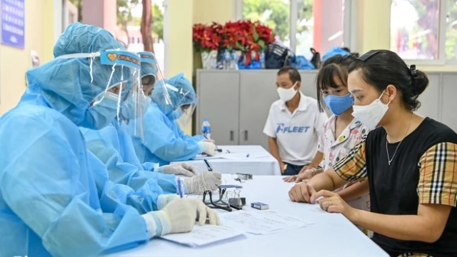 Bác sĩ lý giải vì sao có kết quả test nhanh âm tính vẫn phải cách ly theo quy định?