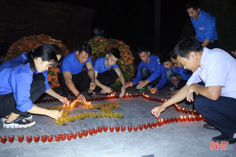 Hàng ngàn ngọn nến lung linh tri ân các anh hùng liệt sỹ