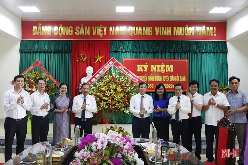 Lãnh đạo Hà Tĩnh chúc mừng 90 năm ngày truyền thống ngành Tuyên giáo 
