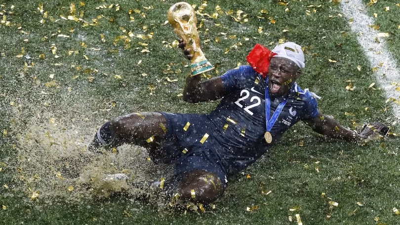 7 cầu thủ số hưởng bậc nhất lịch sử bóng đá